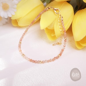 Zierliches 2 mm Geburtsstein Edelstein Perlen Kristall Minimalist Gold Filled Armband, handgemachte Edelsteine Spirituelle Reiki Armband, Geschenk für Sie oder Ihn