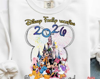Familienurlaub 2026 PNG, niedliche Cartoon-Maus und Freunde Clipart, Reise-Matching-Shirts Sublimationsdesign, buntes Schlossfeuerwerk