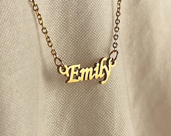 Emily Namnhalsband Kedja Hänge Stil | Förgyllda Smycken i Rostfritt Stål | Present till Henne
