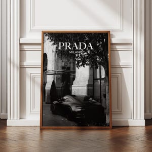 Op Prada geïnspireerde Porsche poster oud geld esthetische luxe auto poster, minimalistisch fashion interieur, digitale download
