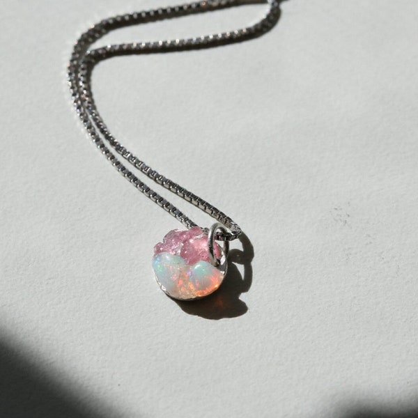 Opale D'Éthiopie Wello Taillée En Cabochon 1.80 Carats - Pierre Multicolore - Neuf Sans écrin