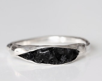 Schwarzer Turmalin Ring, Roher schwarzer Turmalin Ring, Sterling Silber Ring Stapeln