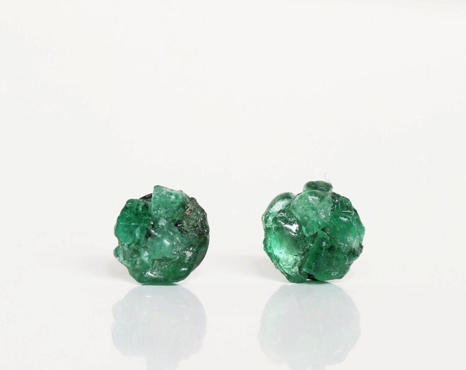 Raw Emerald Earrings, Emerald Titanium Stud Earrings, May Birthstone Earrings, Natural Emerald Earrings, Green Crystal Stud Earrings
