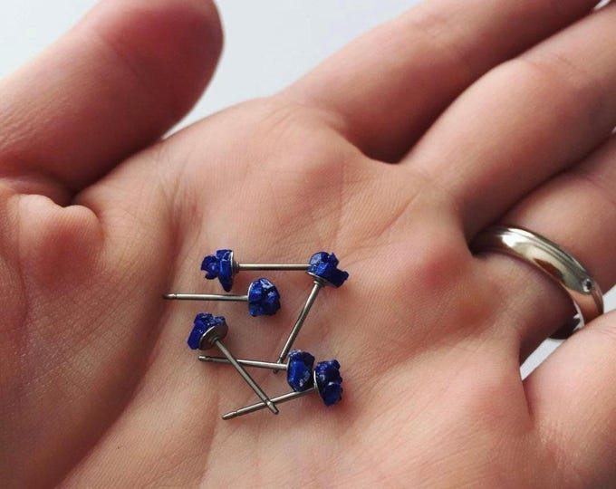 Raw Lapis Lazuli Titanium Single Earring: Hypoallergenic Stud