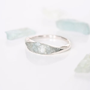 Bague aigue-marine : anneau à superposition de pierres brutes (argent sterling martelé)