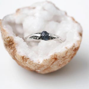 Boho Raw Montana Sapphire Ring, Hammered Silver (Adjustable Size)