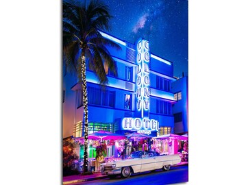 Arte mural de neón en South Beach - Hotel Colony de noche