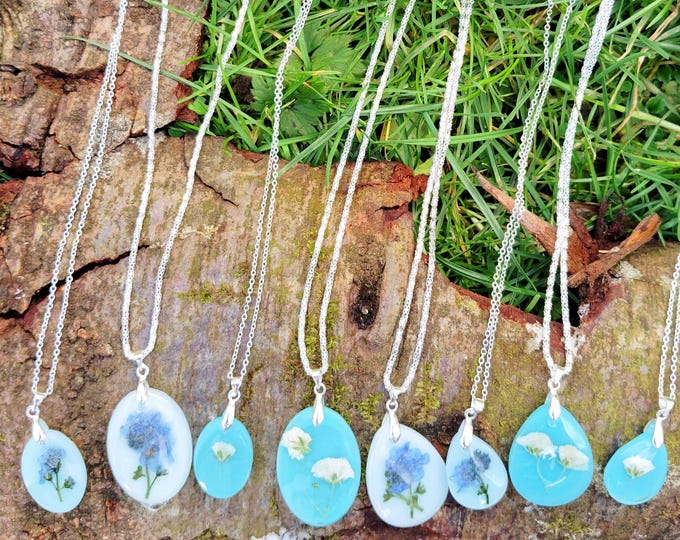 Featured listing image: Set of 10 Handmade Resin Flower Necklaces – Baby Shower, Wedding, Baptism Favors – Stainless Steel Chains – Wholesale Available