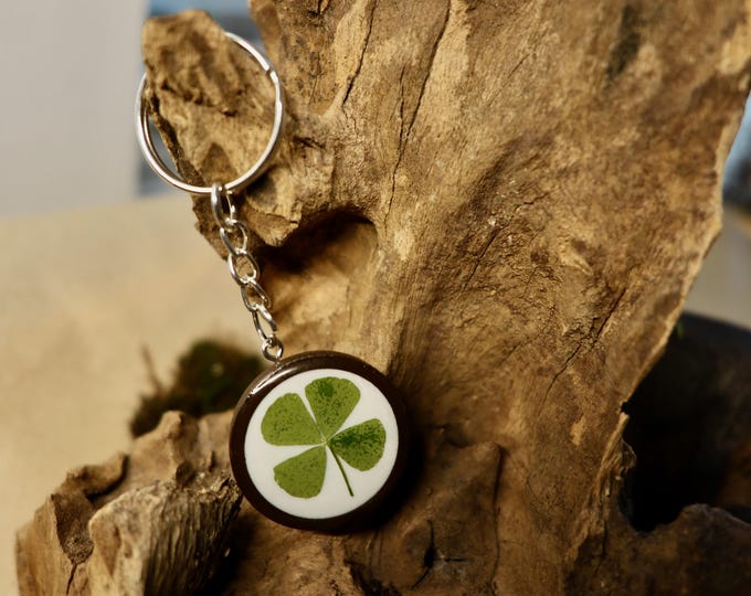 Featured listing image: Handmade Resin Keyring with Real Four Leaf Clover | Irish Good Luck Keepsake