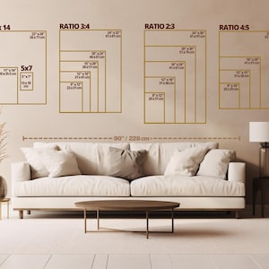 Op de afbeelding: Een diagram dat verschillende afdrukformaten voor canvasprints laat zien. De formaten zijn aangegeven in inches en centimeters. Het diagram toont een bank en een tafel voor een muur met de weergegeven afdrukformaten.