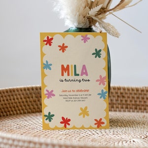 花の子供パーティー招待状、手描きの花、1人目、2人目、3人目の子供赤ちゃんの招待状、自然招待状、編集可能で印刷可能なCanvaテンプレート