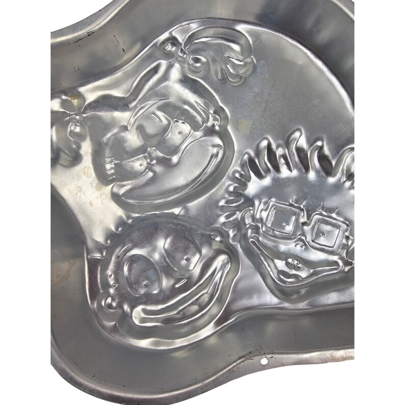 Superman & Rugrats Chuckie Tommy Angelica Cake Pan Vintage 1997 Alum. Baking Pan image 3