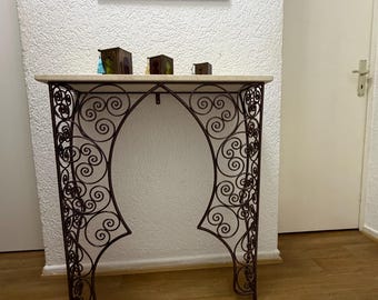 Console marocaine authentique de Fès – Fer forgé à la main et plateau en marbre poli – Table d'entrée traditionnelle en forme d'arche mauresque