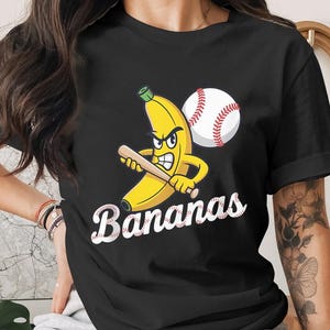 Plátano de béisbol vintage PNG: Diseño deportivo peculiar (Descarga digital)
