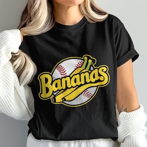 Plátanos divertidos de béisbol PNG: Diseño de camiseta deportiva vintage (Descarga digital)