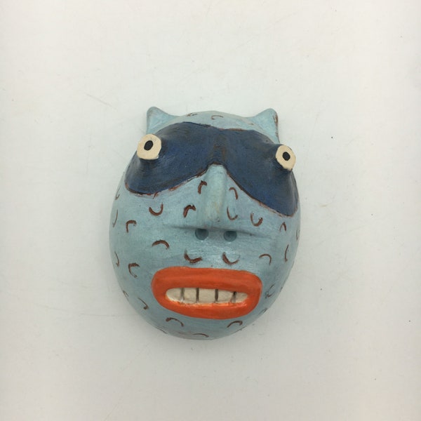 Blue bandit cat small half head wall sculpture