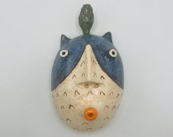Scultura da parete a mezza testa - Gatto smoking con topper a forma di carciofo