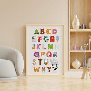Póster del alfabeto Alphabuddies • Arte mural ilustrado del ABC para niños • Decoración infantil • Impresión educativa para habitaciones de niños pequeños y espacios Montessori