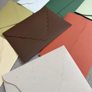 Kuvert B6, C6 | 8 flikformade modeller | 13 färger tillgängliga | Premiumkuvert för bröllopsinbjudningar och brevpapper