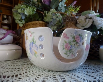 Sweet Peas and Butterflies! Large Ceramic Yarn Bowl / Yarn Holder