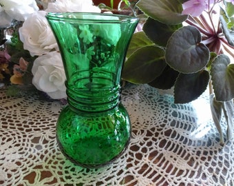 Vintage Brilliant Green Ribbed Anchor Hocking Glass Vase