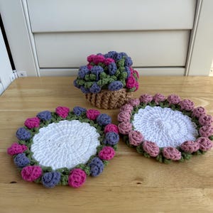 Dessous de verre et panier de fleurs roses au crochet | Crochet fait main | OFFRE COMBO