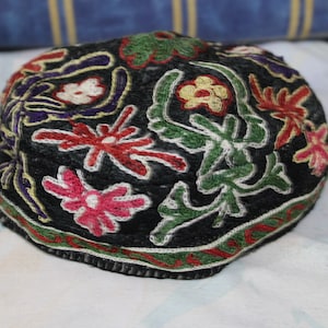 Vintage Uzbek Doppa Tubeteika Skullcap Set Chust & Velvet Embroidered Hats Vintage Silk Embroidered Skullcap Uzbek Tajik Doppi  main image 4