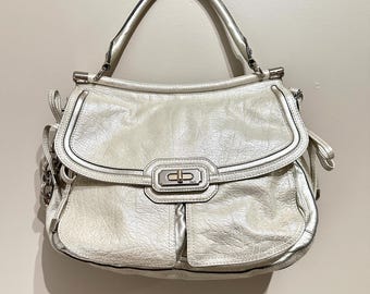 Bolso de hombro tipo hobo Coach Chelsea Flagship de piel color oro champán, una pieza rara.