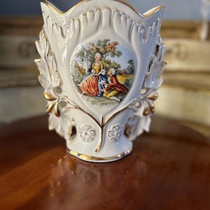Vintage &quot;George Washington Courting Martha Washington&quot; Vase Colonial Couple Hand Painted Porcelain Vase With 22k Gold Trim 7&quot; x 6.5&quot; x 3.5&quot;