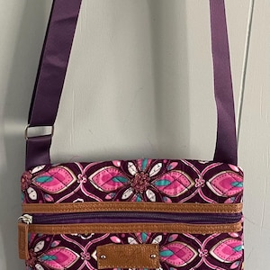 Vera Bradley style lightweight travel purse in purple, pink, blue & green with faux leather accents and 3 zippers