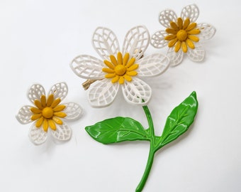 Vintage White Daisy Flower Plastic Enamel Brooch Earrings Set Lot