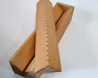 23 cm lange Buchbinderwiege aus gestocktem Buchenholz.