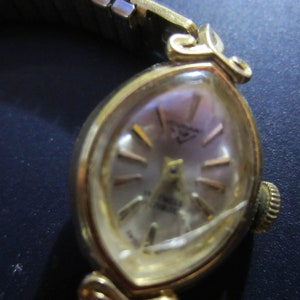 Voumard Incabloc Ladies Vintage Watch, Crystal, 17 Jewels, Swiss,
