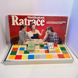 Jogo de tabuleiro Waddingtons Ratrace 1973 - Cartas de símbolos de status completas, fichas ausentes e livro de regras