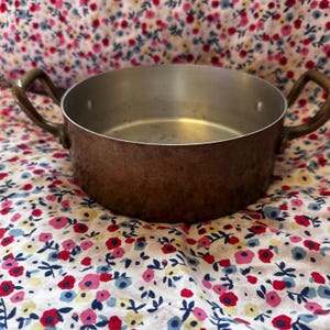 Vintage kleine koperen en aluminium pot met handgrepen – diameter 16 cm