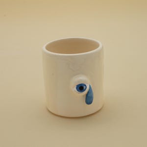 Lacrima di malocchio in ceramica fatta a mano con design unico dell'occhio