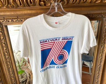 1976 Kentucky Derby Churchill Downs Tee M/L Vintage 1970s Bicentennial Hanes White Cotton Triple Crown Winners T-Shirt