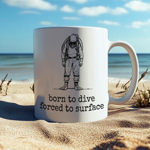 Geboren um zu tauchen, gezwungen zur Oberfläche - Kaffeetasse Geschenk für Taucher - Tauchkeramik-Kaffeetasse