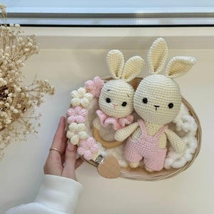 Baby-Geschenkset, Geschenk für Baby, Stofftier, Häkelrassel & Schnullerclip, Geschenkbox für Babyparty, Geschenkverpackung inklusive