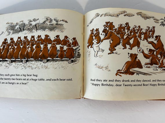 The original book works ペーパーウェイト クマ 1964 FIRST EDITION Twenty-two Bears Vintage Book by Claire Huchet