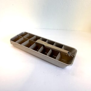 QuickCube Ice Tray Chipper - Vintage Reusable Aluminum Ice Tray For Your Freezer