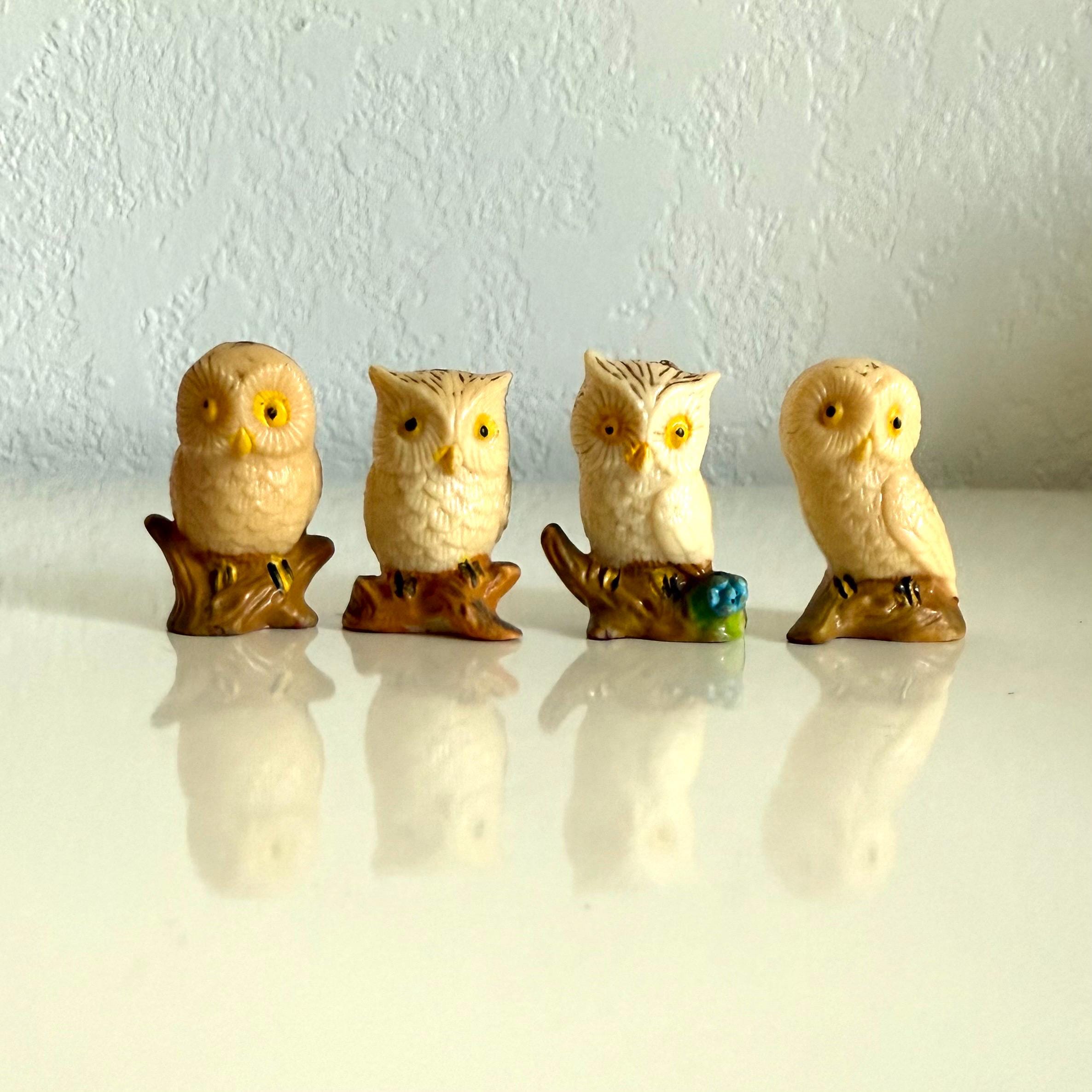 ヴィンテージフクロウの置物4体セット - ベークライトまたは類似素材 