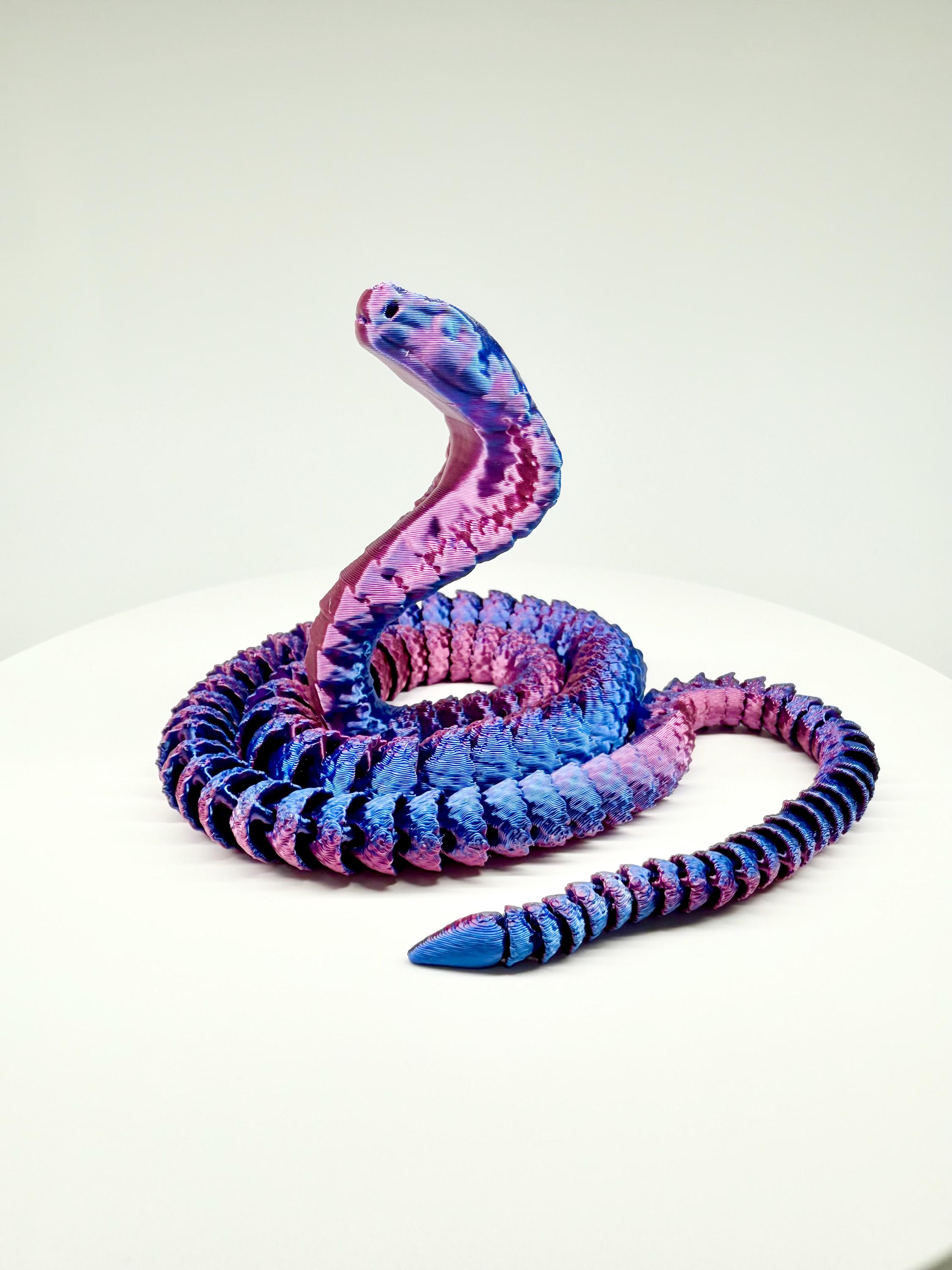 Articulated 3D Printed Cobra Snake | Flexible Fidget Toy | Eco-Friendly PLA Stress Relief Desk Decor | Poseable Reptile Gift (Mini/Large)