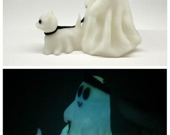 Cute Ghost Walking Ghost Dog Figurine,3D Printed Halloween Decor,Spooky Shelf Sitter Statue with Crown, Whimsical Desk Buddy,Ghost Lover Gif