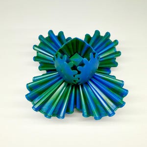 3D Printed Transforming Fidget Ball | Shapeshifting Kinetic Desk Toy | Stress Relief Interlocking Gear Sphere | Eco-Friendly PLA Art Gift
