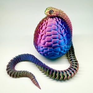 Articulated Fidget Snake in Egg, 3D Printed Viper Toy, Mystery Dragon Egg with Flexible Serpent, Rainbow Sensory Desk Toy,Stress Relief Gift