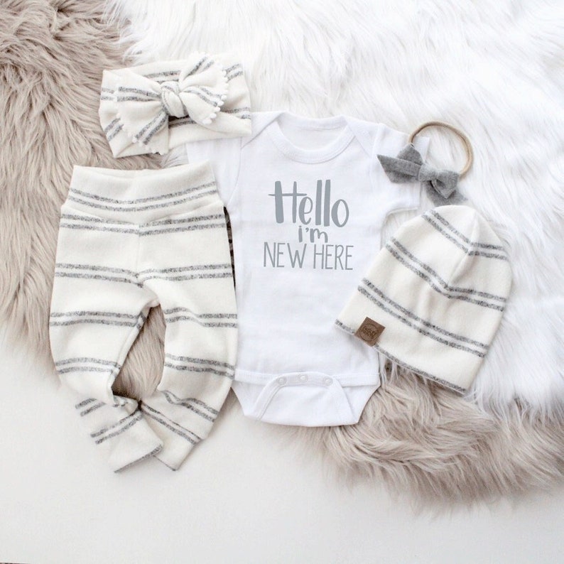 soft neutral newborn baby coming home outfit 5 piece outfit. Hello I am new here newborn baby outfit. Gender surprise newborn coming home outfit. Grey and white soft texture newborn baby outfit for gender surprise birth.