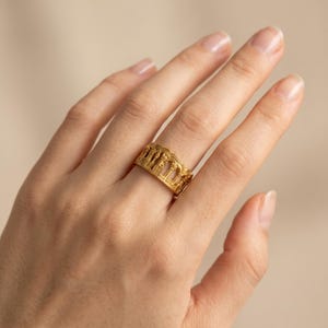 Anillo chapado en oro de 18 quilates con diseño de arquitectura romana, alianza con ruinas de templos antiguos, anillo ajustable con columnas griegas, joya histórica de gran valor. imagen 6