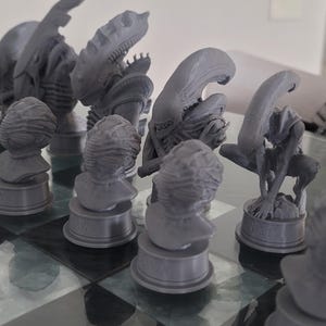Predator vs alien chess set - Etsy 日本