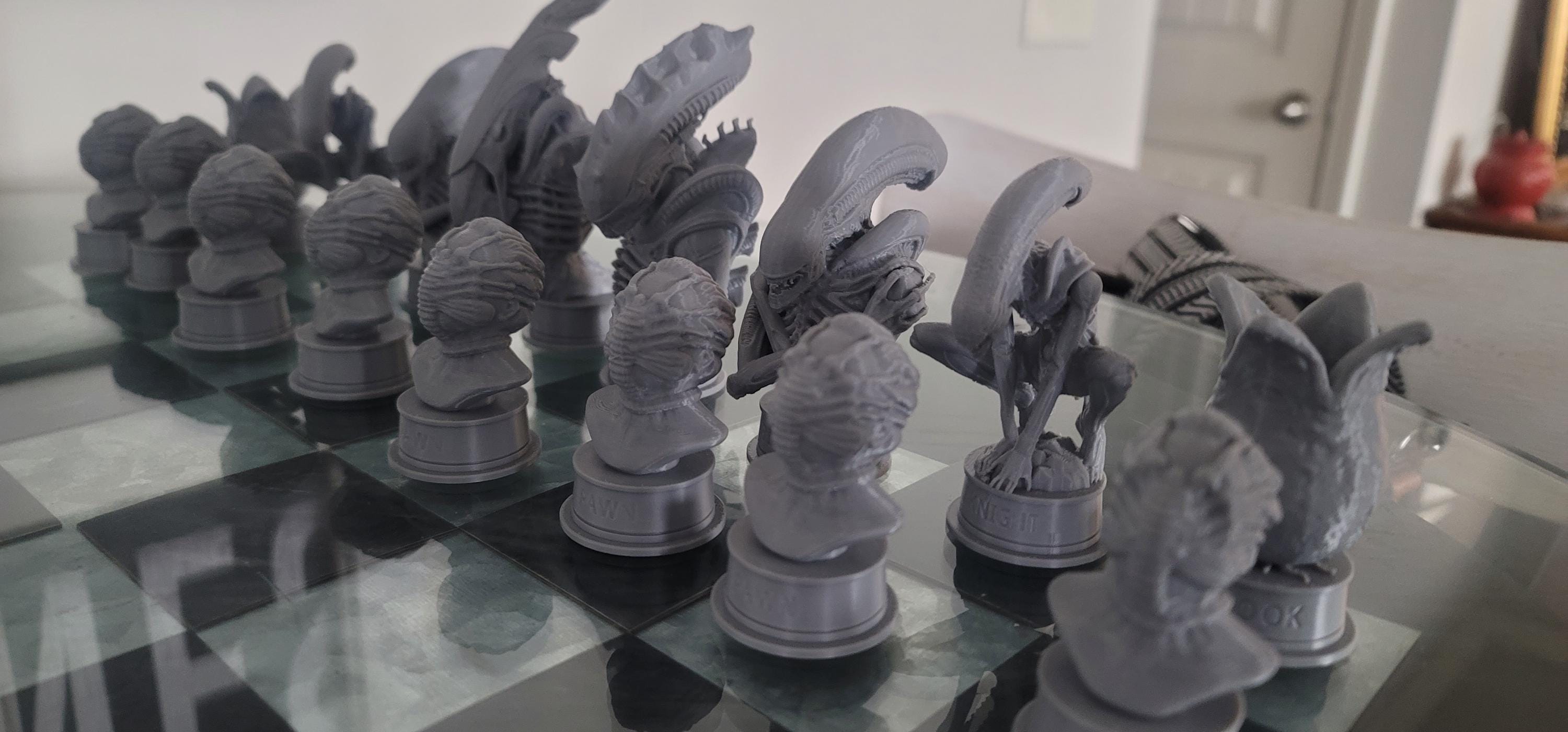 Predator vs alien chess set - Etsy 日本